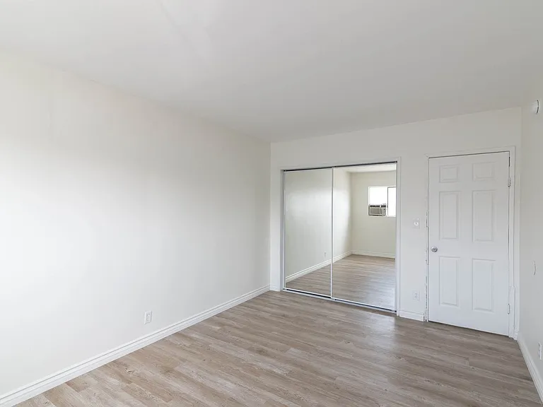 Sepulveda Apartments — Photo 8