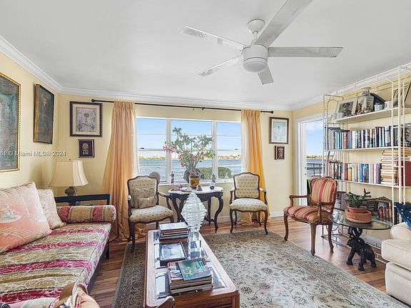 4th image of 1502 S Lakeside Dr APT 112