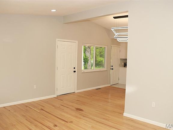 4th image of 2530 N Waterford Dr