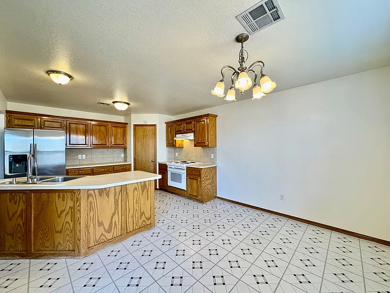 8221 Greer Way — Photo 9
