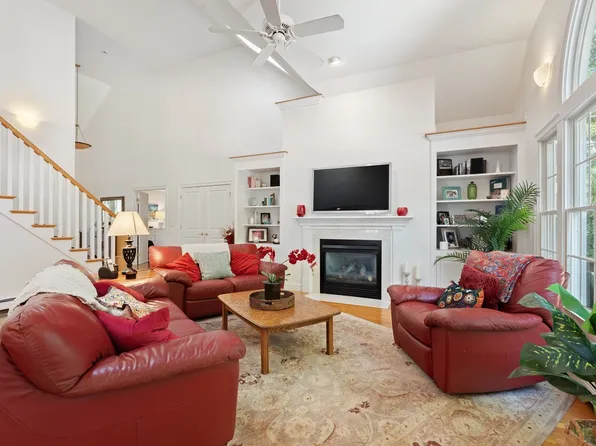 57 McKenna Ridge Rd, East Falmouth, MA 02536