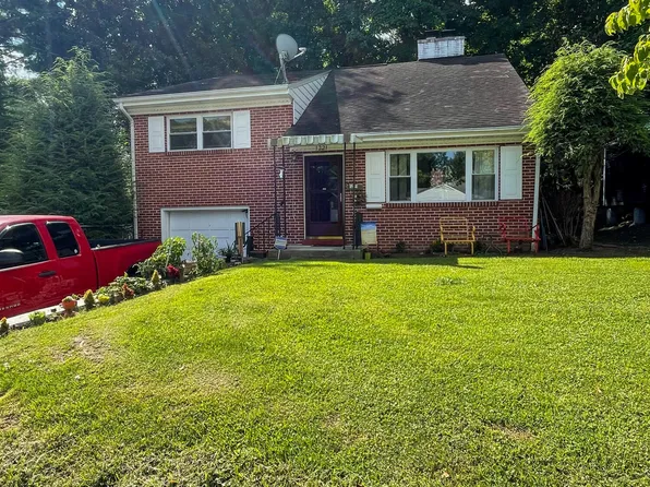 1221 Lebanon St, Bluefield, WV 24701