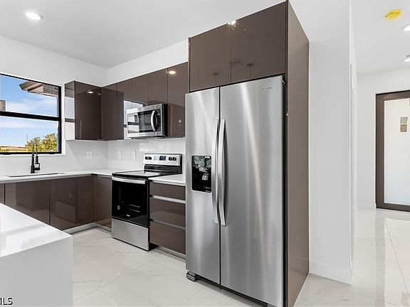 4th image of 2813 50th St SW
