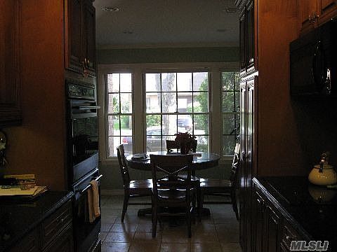 4th image of 89 Southgate Cir