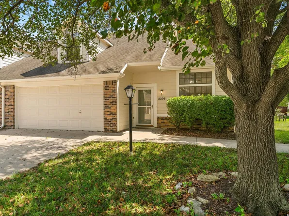 2206 Vail Way, Lawrence, KS 66047