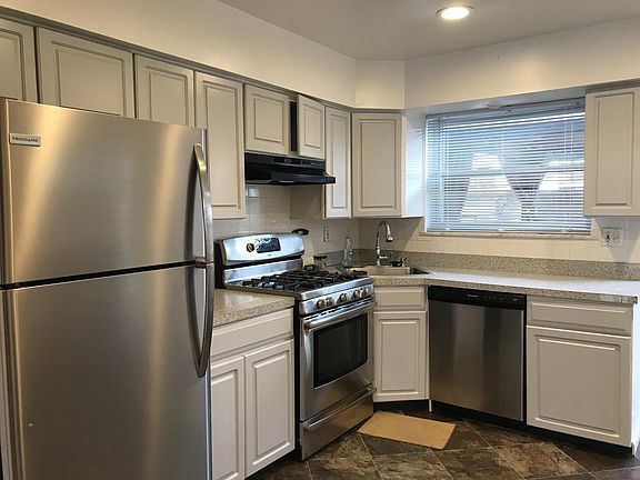 4th image of 2648 S Alder St