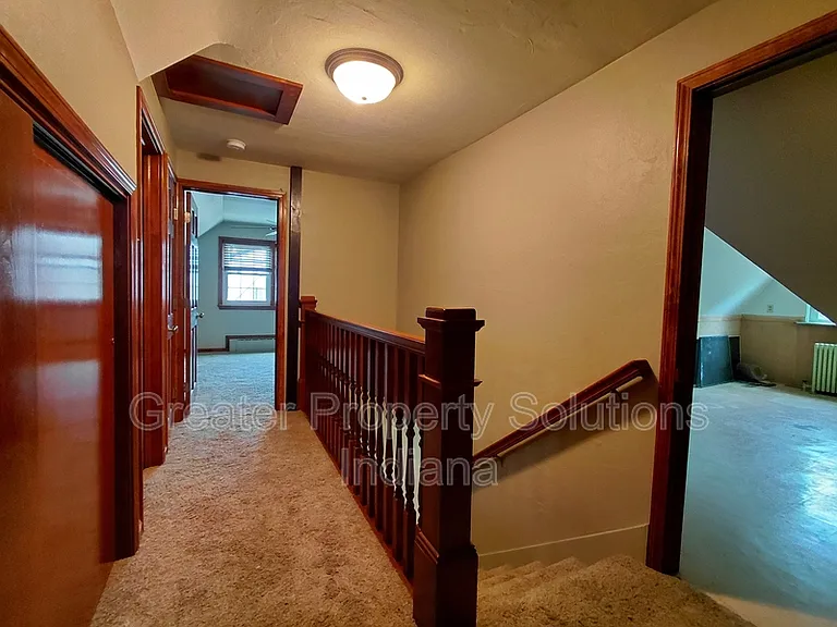 625 E South St — Photo 8