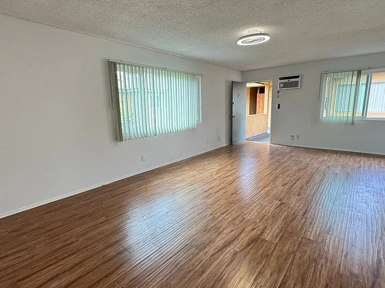 20353 Saticoy St — Photo 13