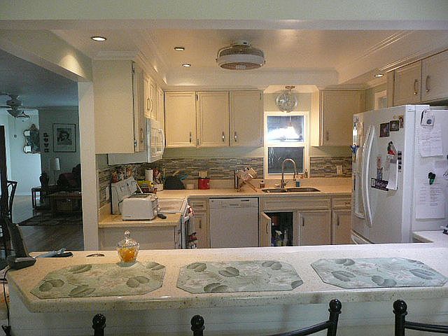 1st image of 206 Cactusflower Ln