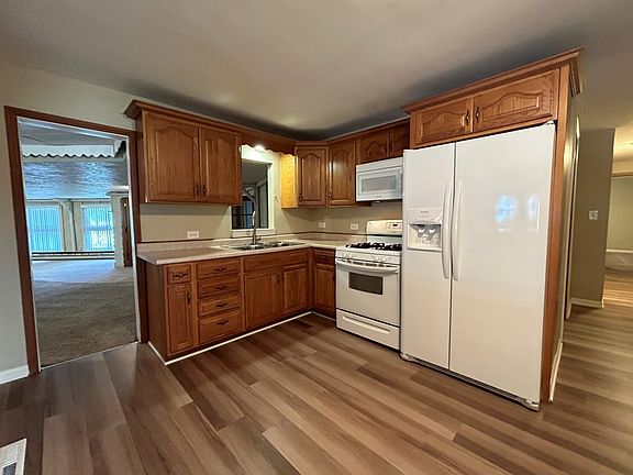 4th image of 8750 Oak Park Ave