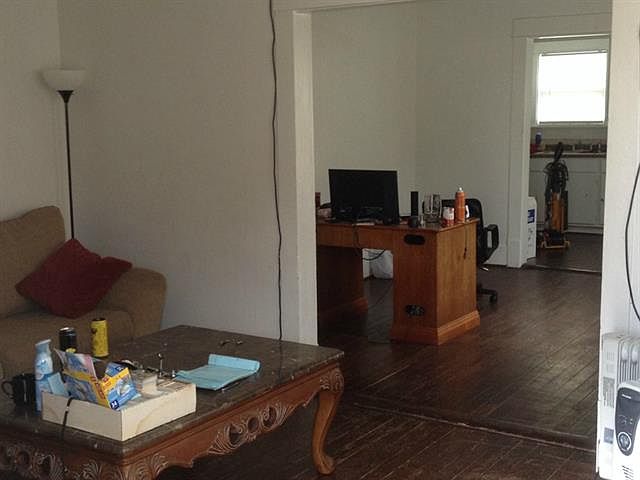2nd image of 815 W 8th St APT 3
