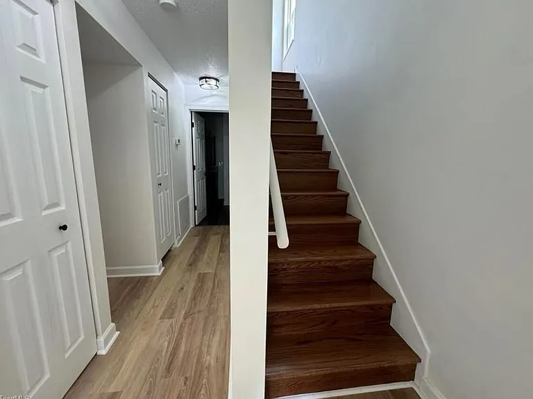 904 Elizabeth St — Photo 12