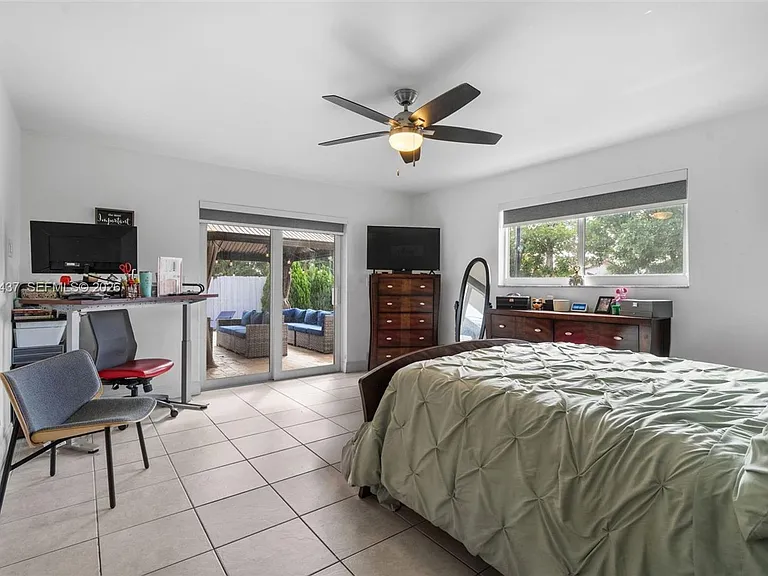 4306 Johnson St — Photo 10