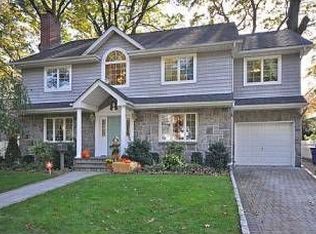 22 Elm Dr, New Hyde Park, NY 11040
