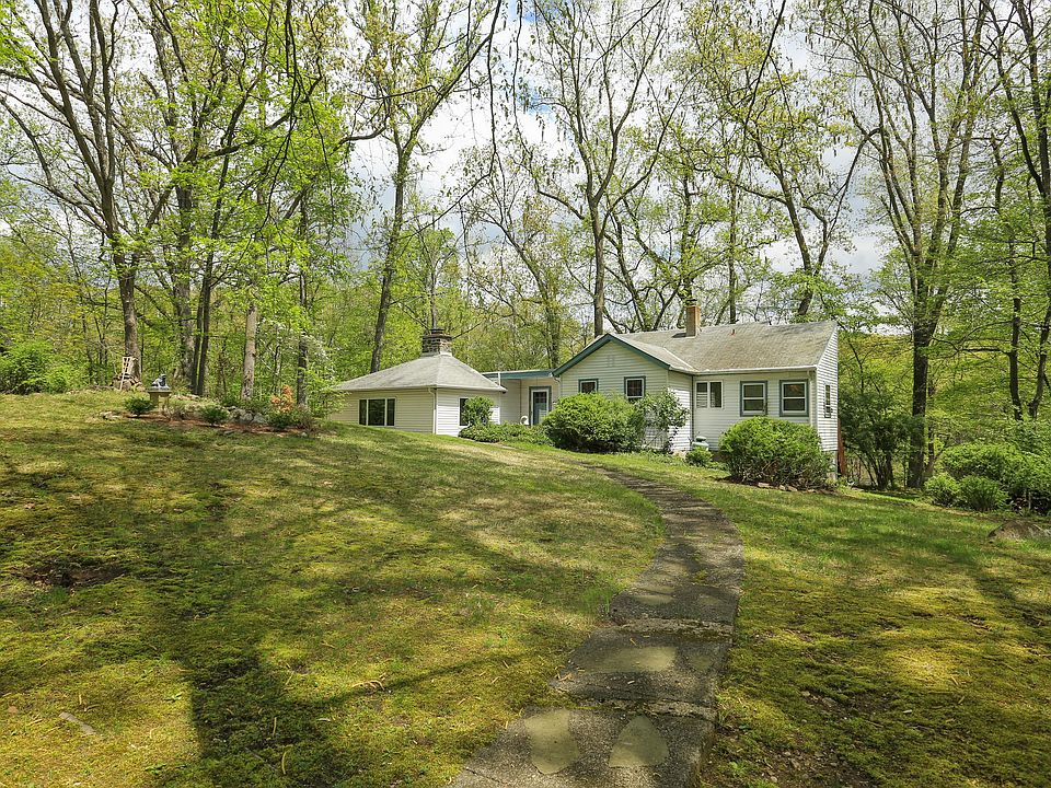 1st image of 9 Boulder Dr