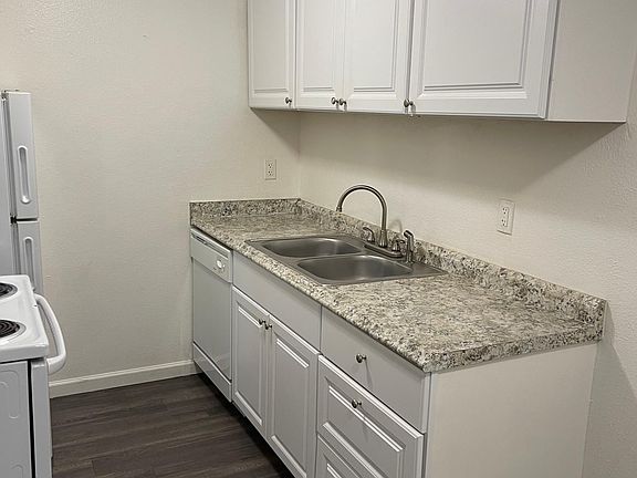 4th image of 6907 150th St SW #28