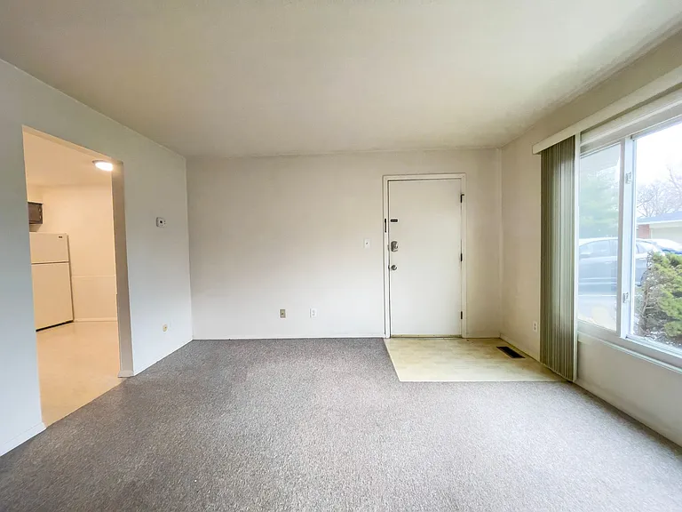Hollyglen Apartments - Your Next Home in the Heart of Yorktown Schools — Photo 17