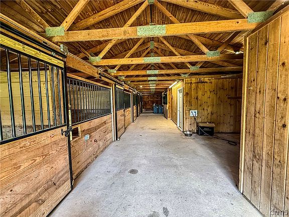 4th image of Syossett Dr #19