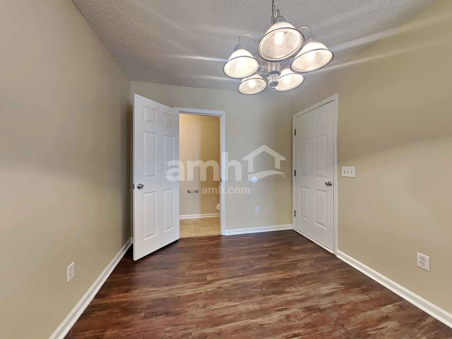 3 bed, 2.5 bath, 1320 sqft, $1,995 — Photo 4