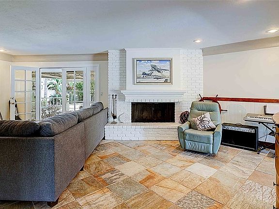 3rd image of 1645 Alta Vista Dr