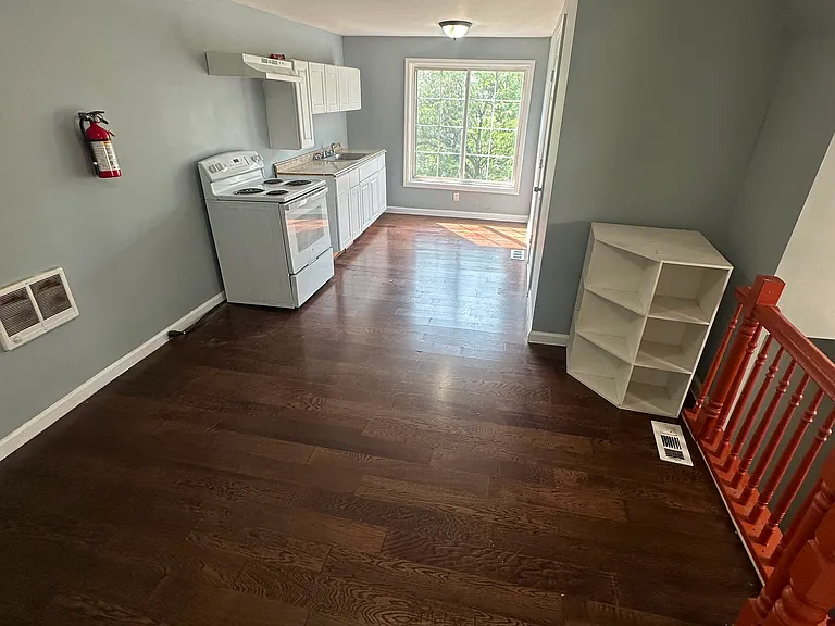 152 S 10th St #2 — Photo 1