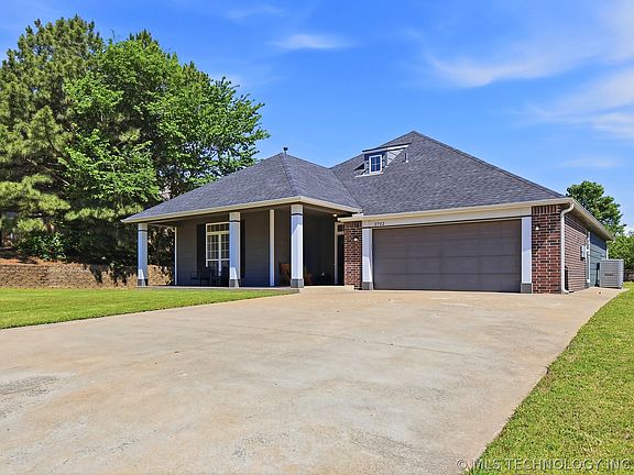 5th image of 2702 Highwood Dr