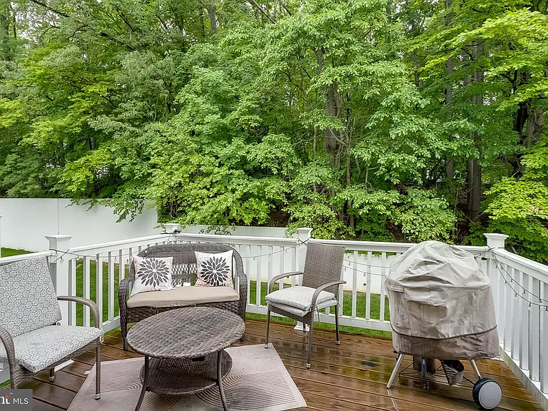 104 Levis Dr — Photo 27