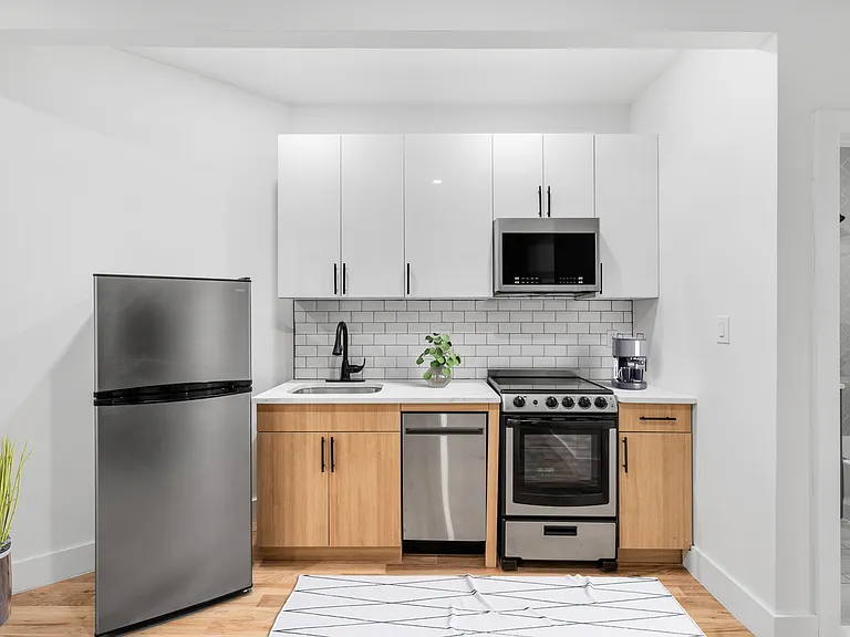 312 Manhattan Ave #5C — Photo 3