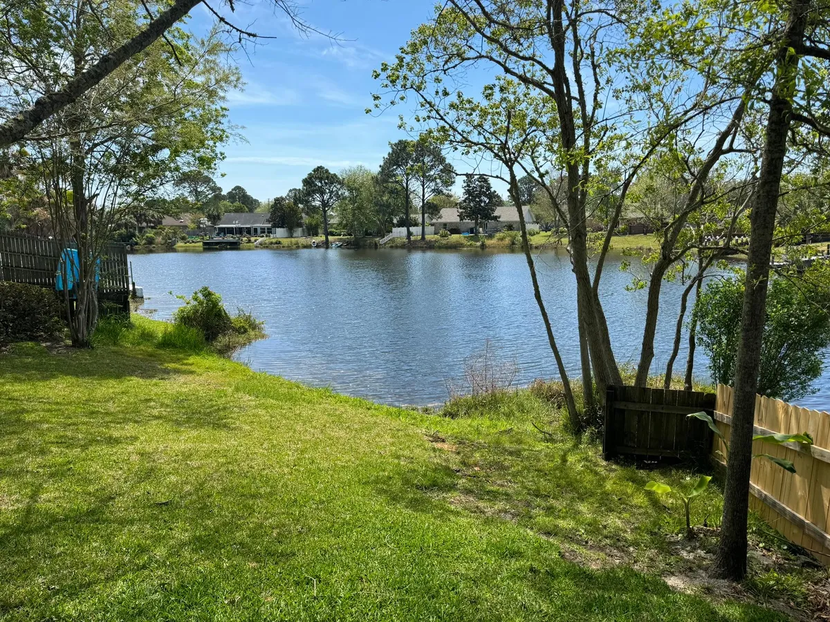 Beautiful lake right outside! - Orion Lake Cir