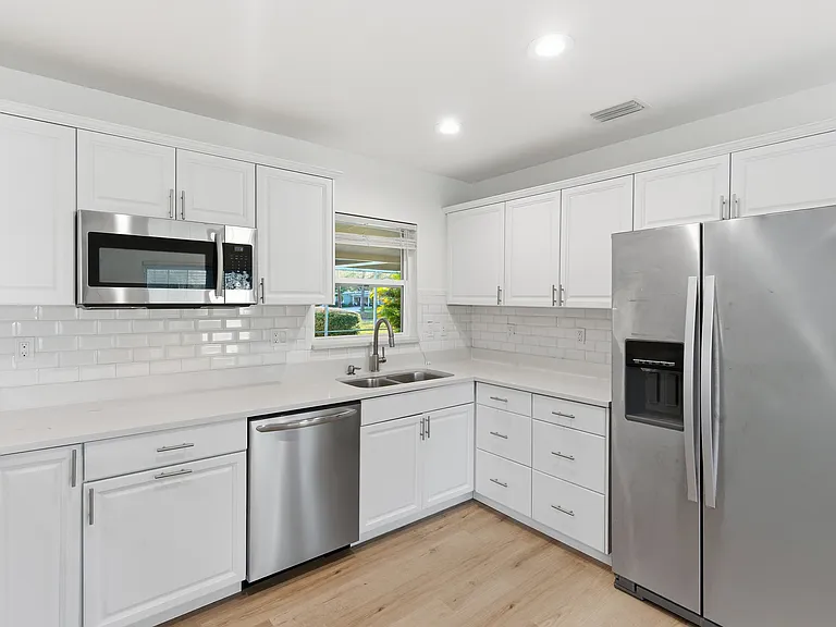 327 Sunny Ln — Photo 20
