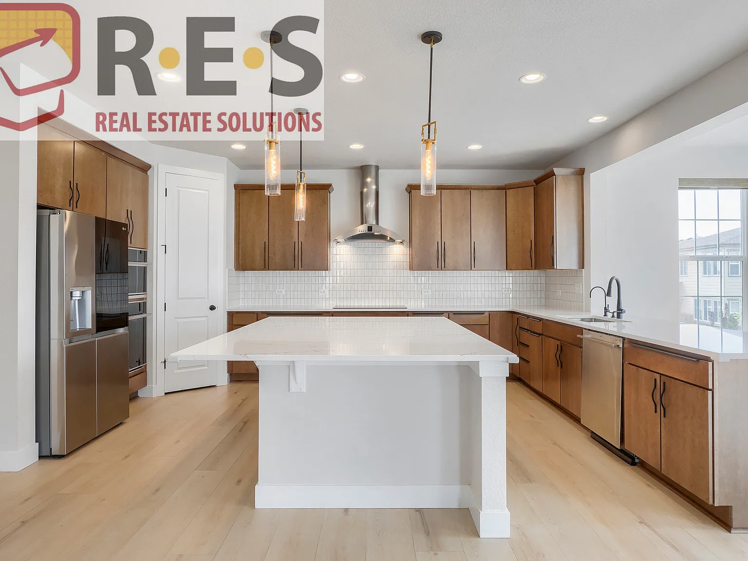 6 bed, 3.5 bath, 4796 sqft, $4,295 — Photo 3