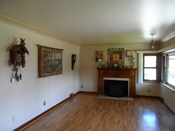 2nd image of 515 S 55th St