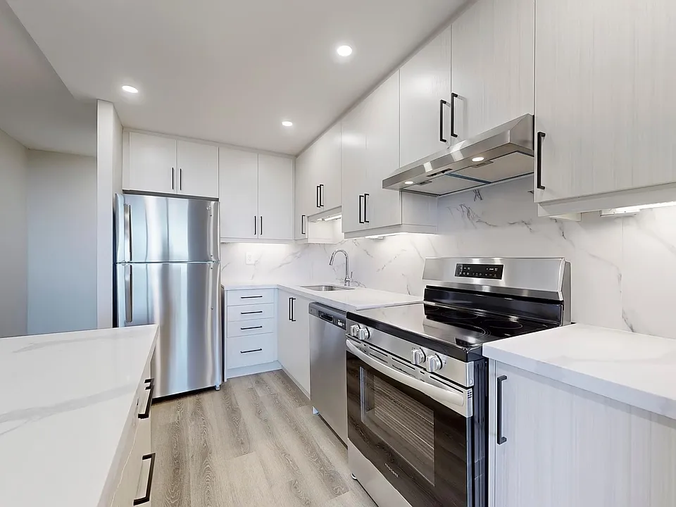 40 Pleasant Blvd
