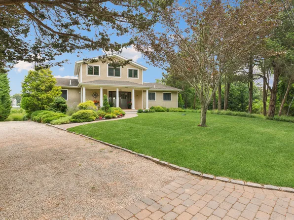 2245 Little Peconic Bay Ln, Southold, NY 11971
