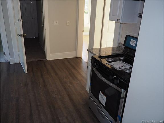 5th image of 570 Dewey St