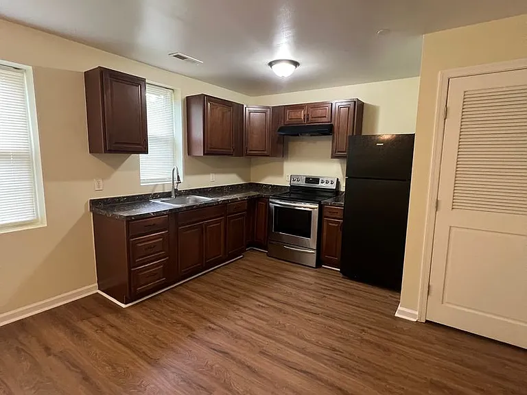 4300 Liberty Heights Ave — Photo 28
