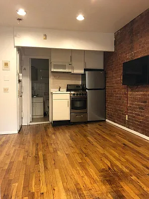 Rented by KNOCKKNOCK LLC | media 28