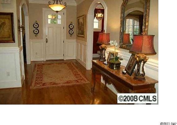 4th image of 2613 Chelsea Dr