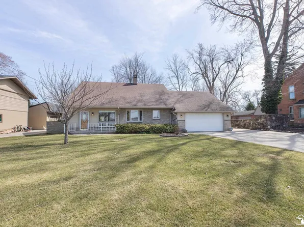26621 W River Rd, Grosse Ile, MI 48138