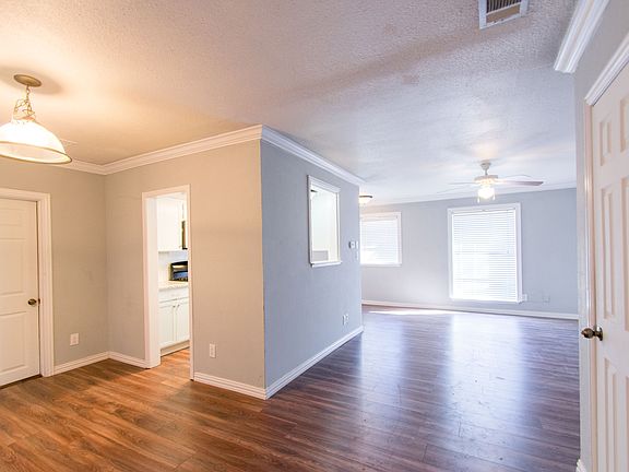 4th image of 2908 Meadows Dr