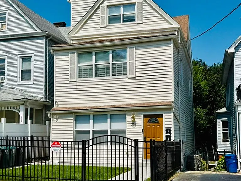 206 N Terrace Ave — Photo 1