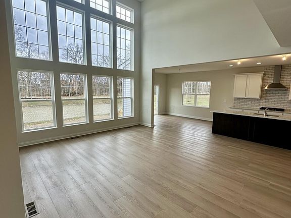 4th image of 7081 Aster Way