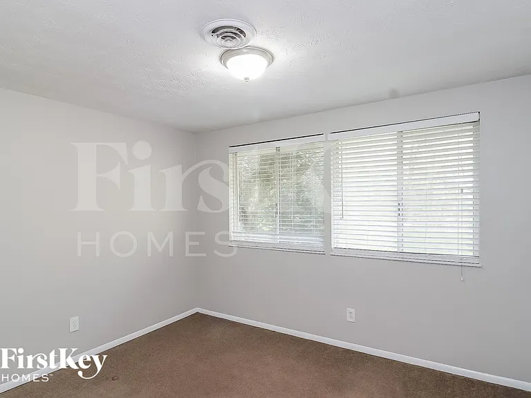4788 N Cir — Photo 16