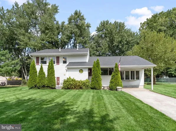 16 Kingsley Rd, Sewell, NJ 08080