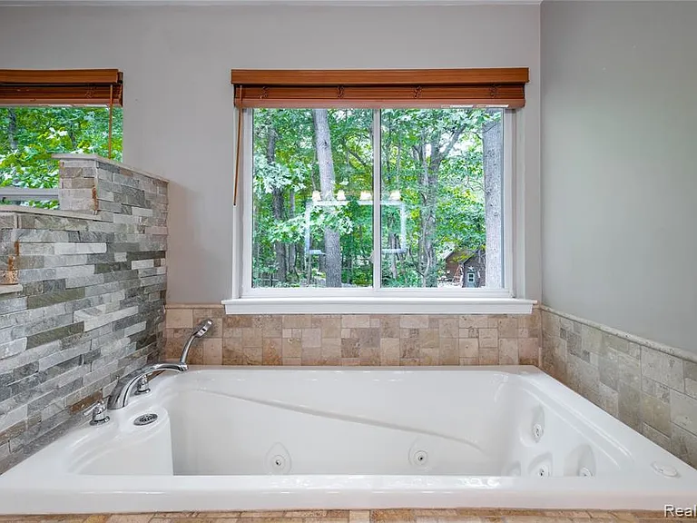 1250 Walloon Way — Photo 12