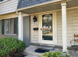 26292 Franklin Pointe Dr, Southfield, MI