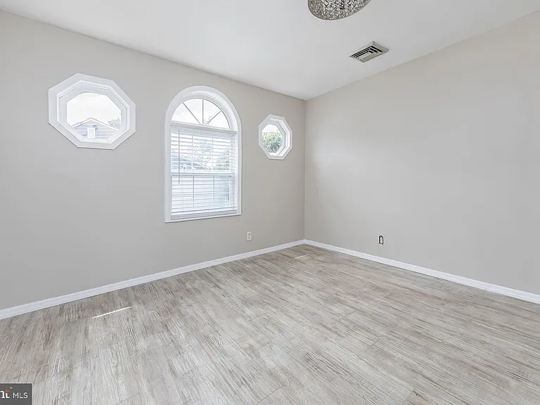 1304 Clearbrook Ave — Photo 12