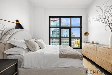 69 Adams Street, #16U