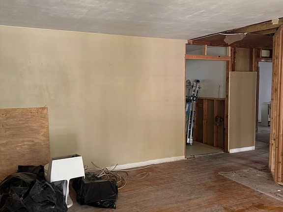5th image of 514 E BANDERA RD
