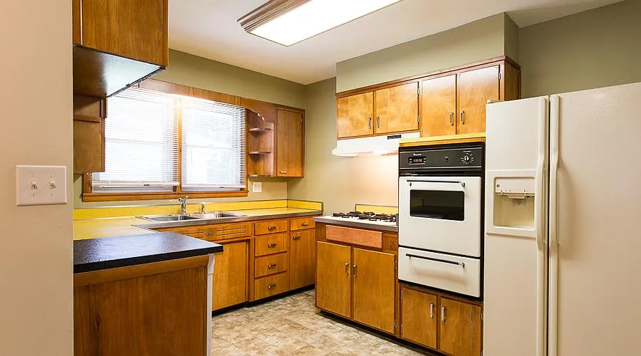 3 bed, 1350 sqft, $2,700 — Photo 3